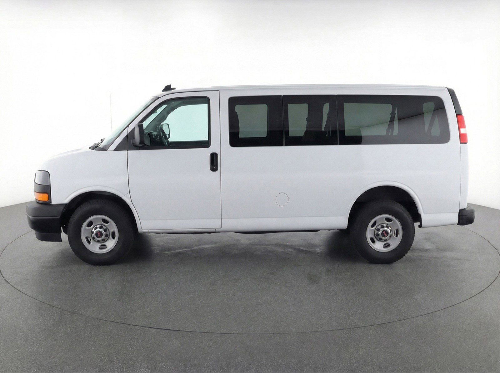 Used 2025 GMC Savana 3500 LT w/ LT Preferred Equipment Group image 5