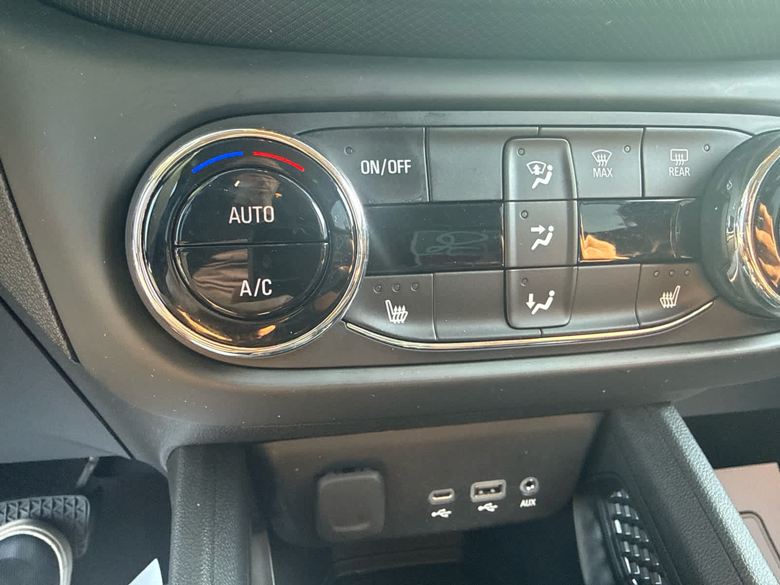 Certified 2023 Chevrolet TrailBlazer LT w/ Convenience Package FWD image 22