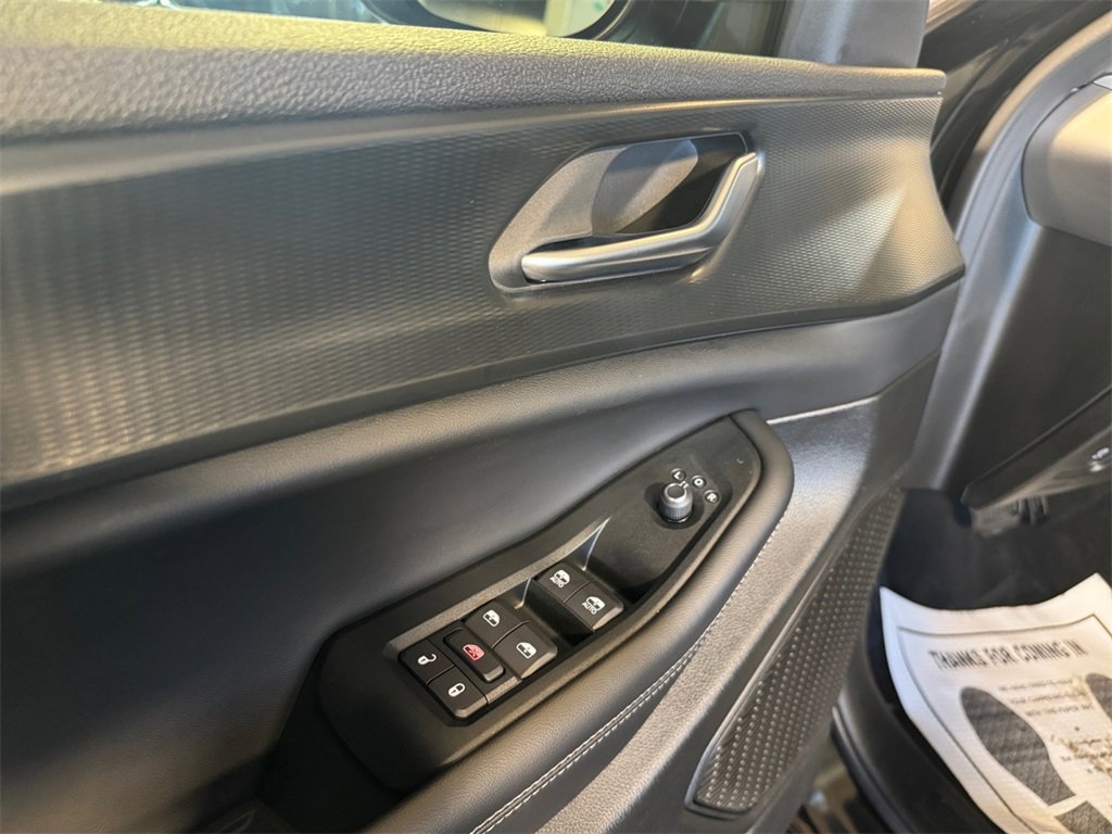 Used 2025 Jeep Grand Cherokee Laredo X w/ Luxury Tech Group I image 14