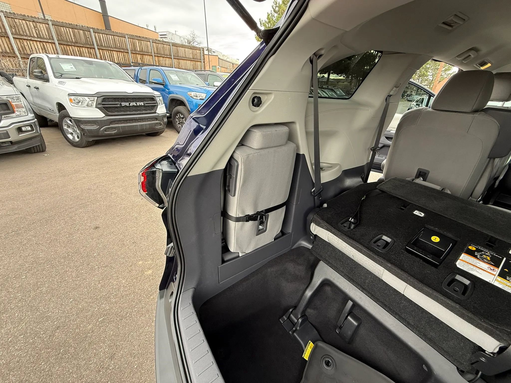 Used 2022 Toyota Sienna LE image 21