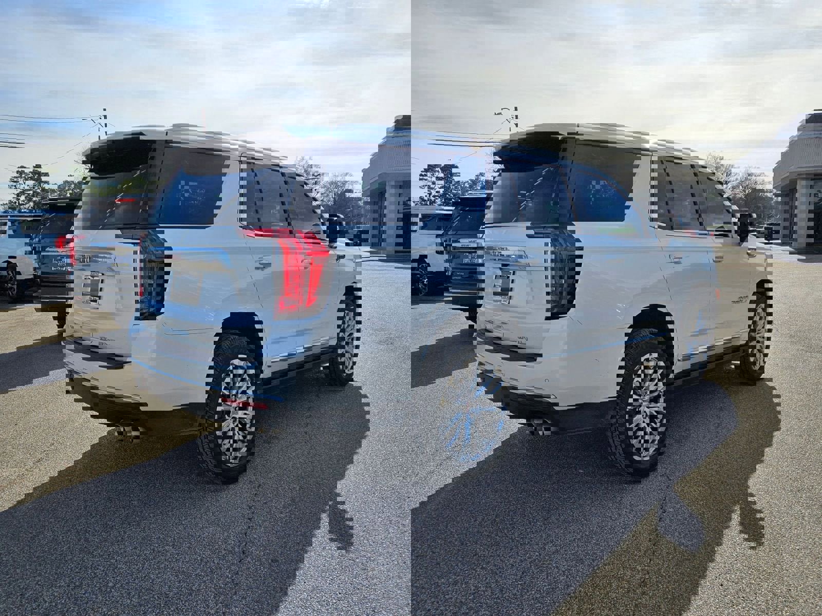 Used 2023 GMC Yukon Denali image 7