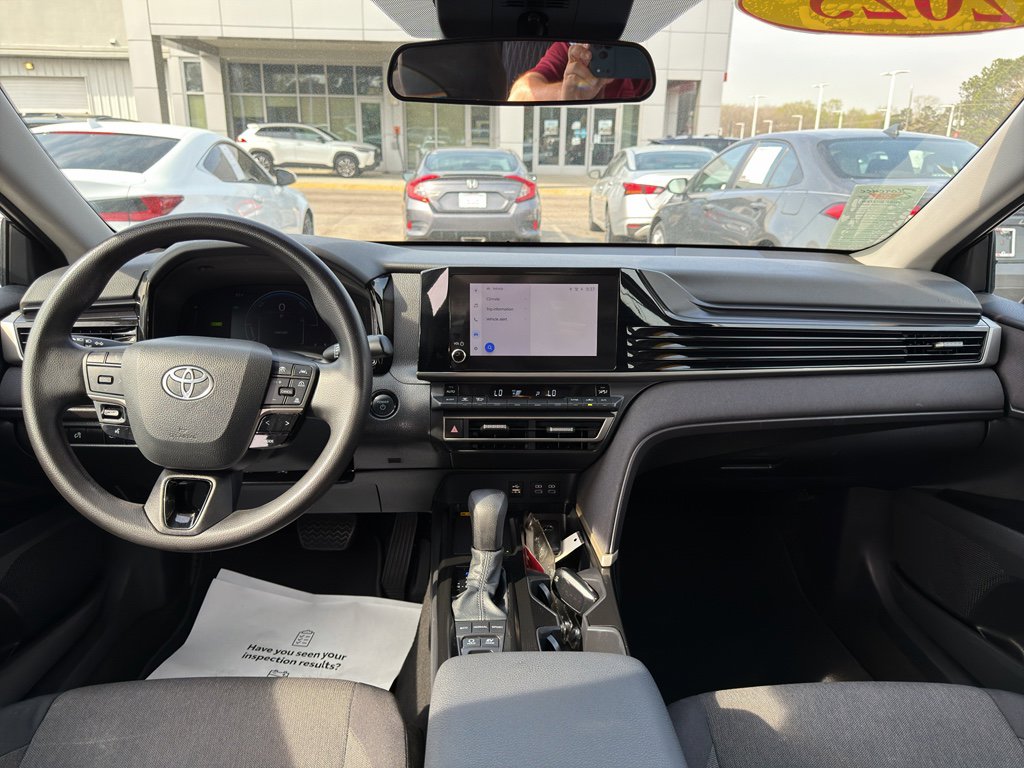 Used 2025 Toyota Camry LE image 30