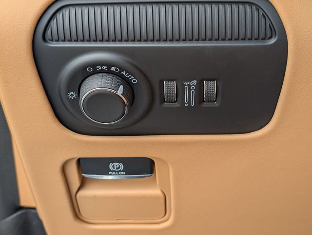 New 2026 Jeep Grand Wagoneer Summit AWD/4WD image 13