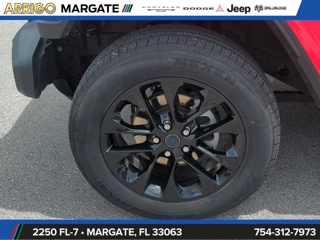 Used 2025 Jeep Wrangler Unlimited Sahara AWD/4WD image 11