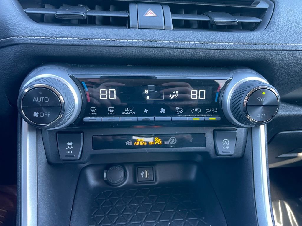 Used 2024 Toyota RAV4 XLE AWD/4WD image 11