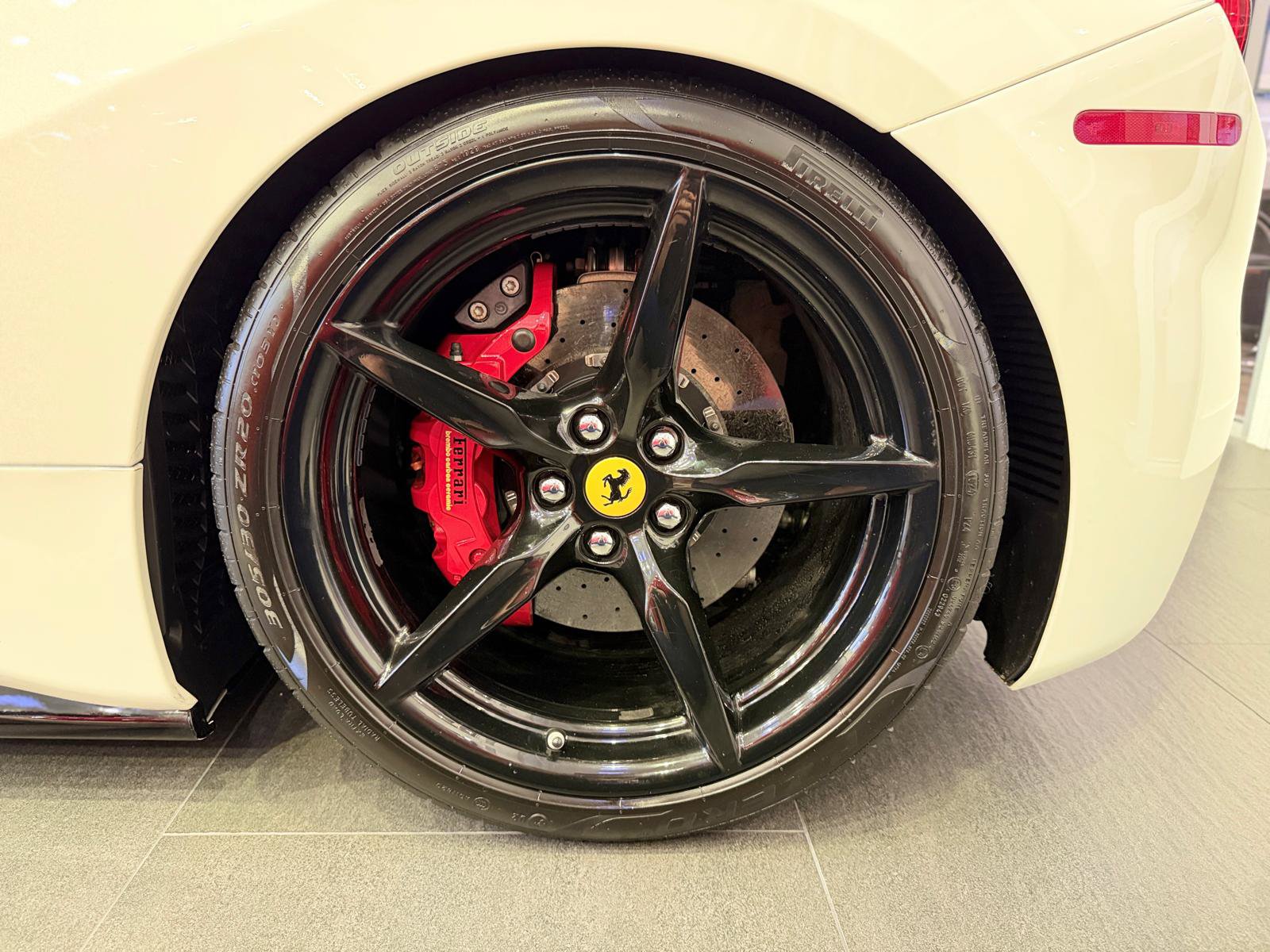 Used 2017 Ferrari 488 GTB RWD image 21