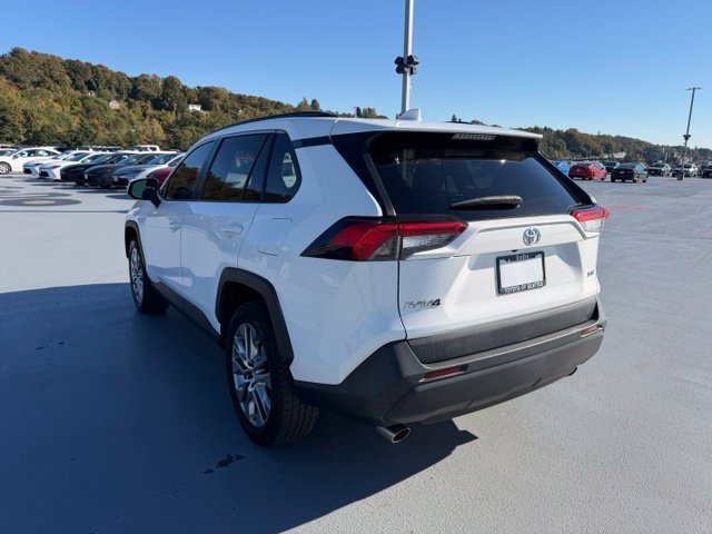 Used 2020 Toyota RAV4 XLE Premium FWD image 5