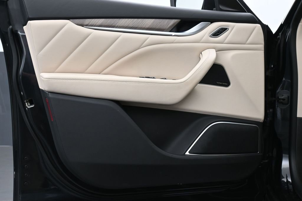 Used 2019 Maserati Levante S GranLusso AWD/4WD image 9