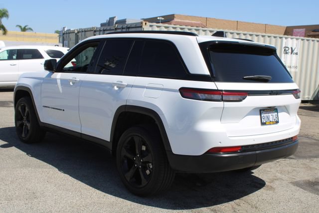 Used 2025 Jeep Grand Cherokee Altitude RWD image 6