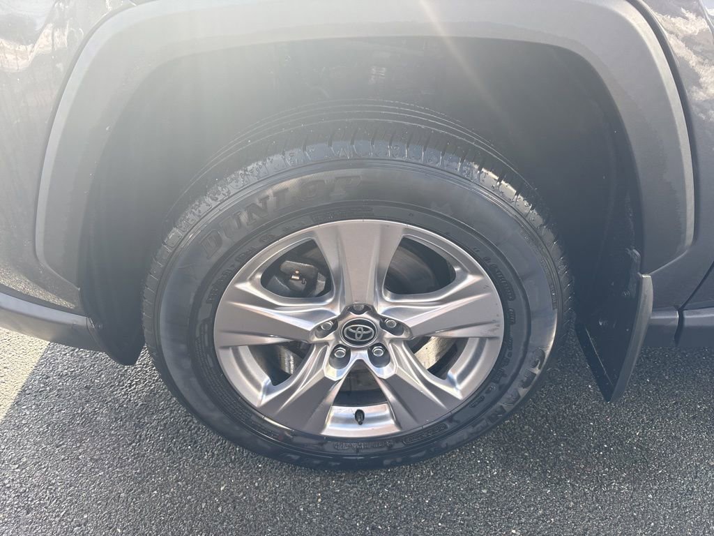 Used 2023 Toyota RAV4 XLE w/ Convenience Package image 9