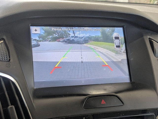 Used 2017 Ford Focus SEL FWD image 9