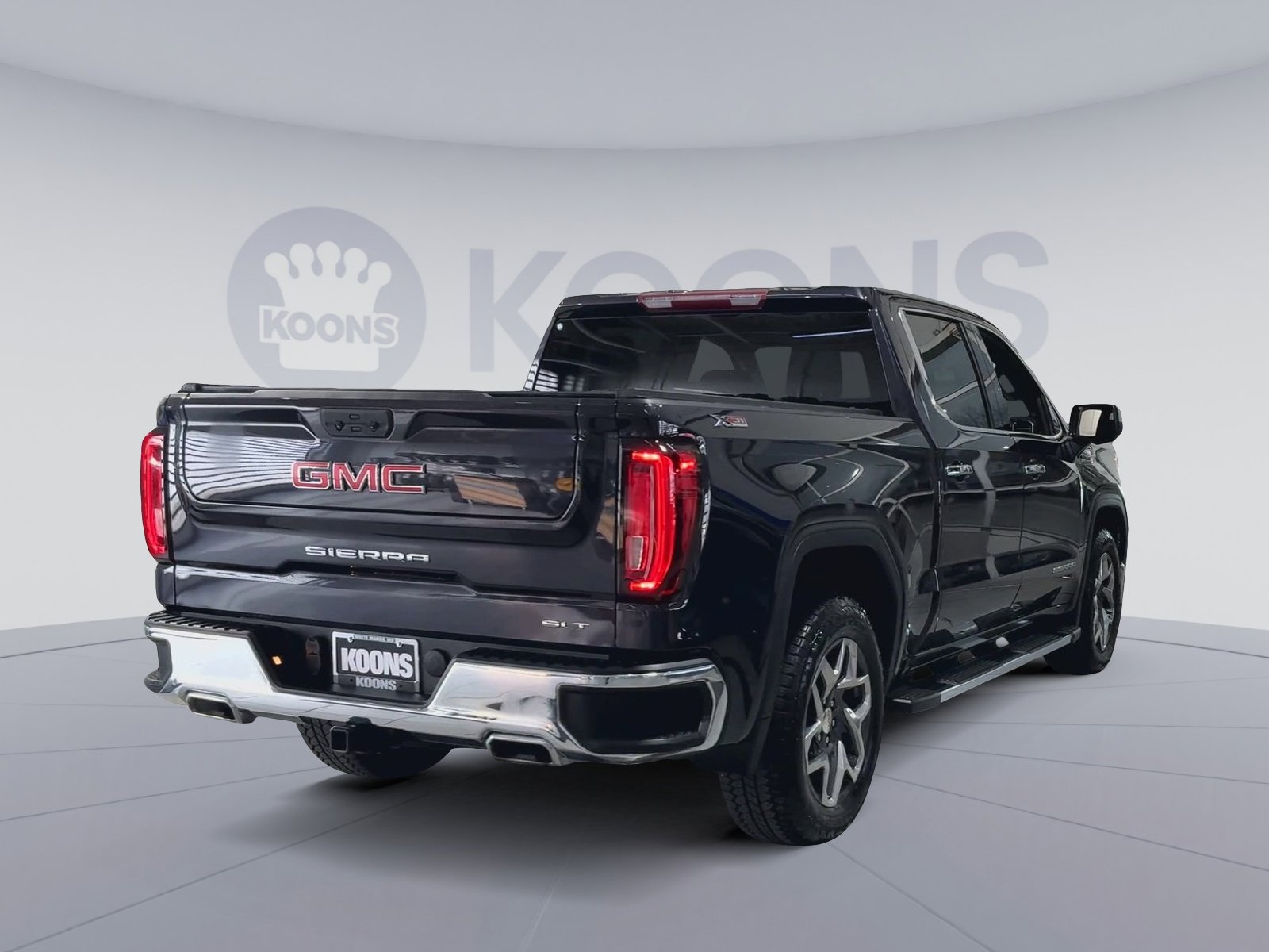 Used 2023 GMC Sierra 1500 SLT w/ SLT Premium Package image 11