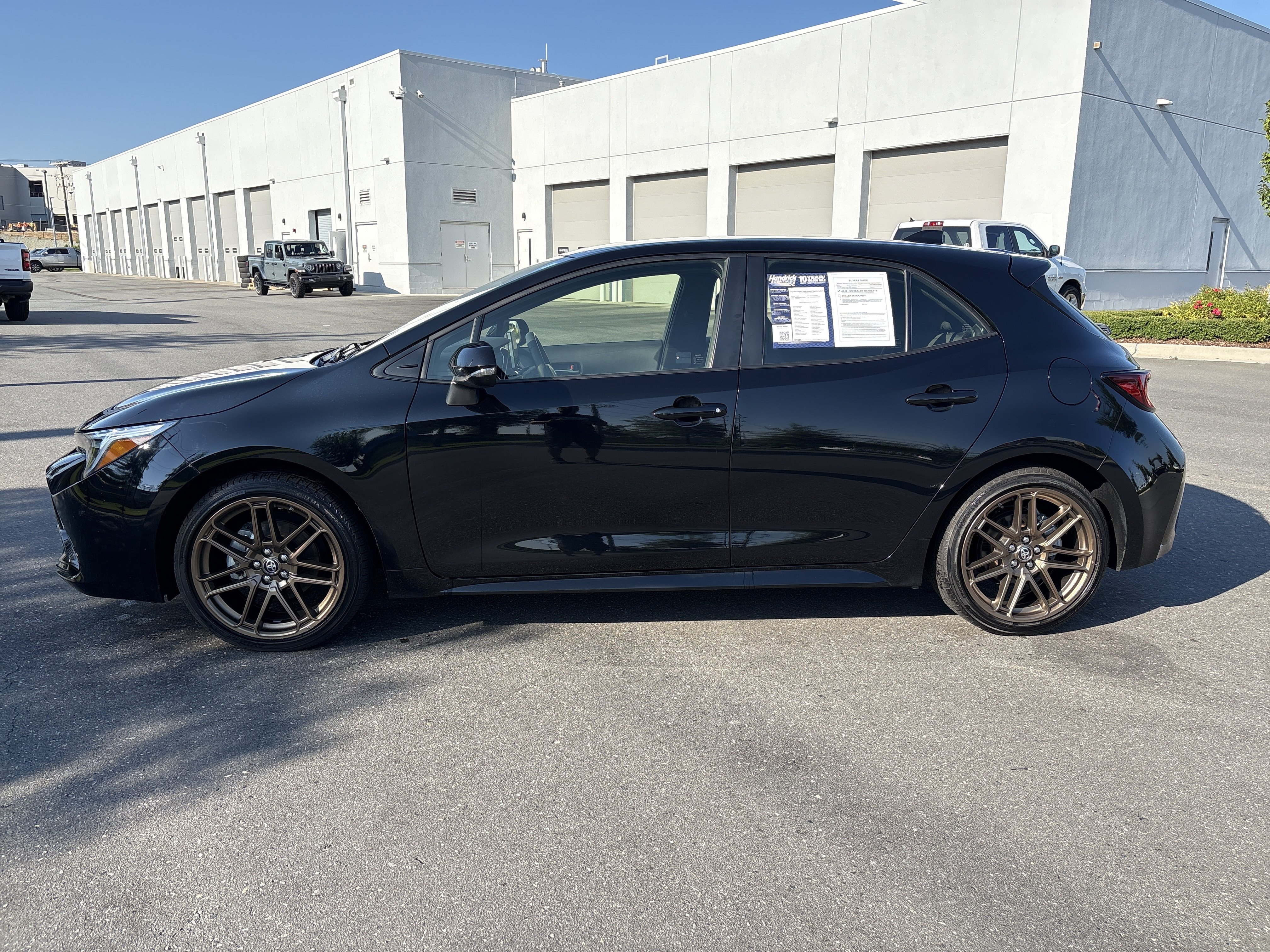Used 2025 Toyota Corolla Hatchback w/ SE Package FWD image 7
