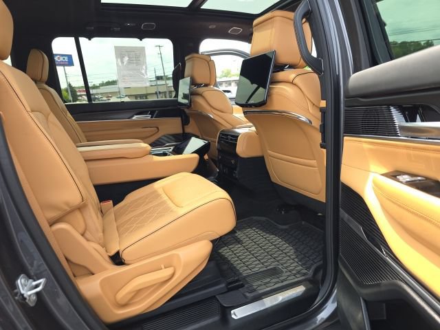 Used 2025 Jeep Grand Wagoneer L Series III w/ Rear Seat Video Group 1 AWD/4WD image 55