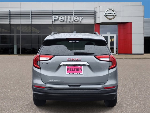 Used 2024 GMC Terrain SLE w/ Driver Convenience Package image 5