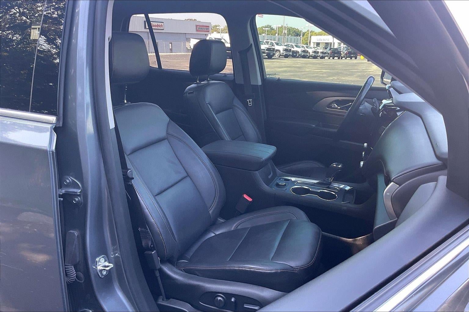 Used 2018 Chevrolet Traverse LT w/ LPO, 'HIT The Road' Package FWD image 7