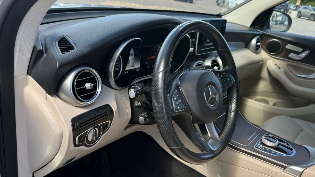 Used 2019 Mercedes-Benz GLC 300 4MATIC image 23