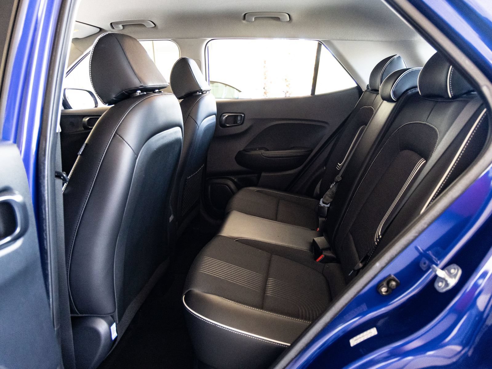 Used 2023 Hyundai Venue Limited FWD image 23