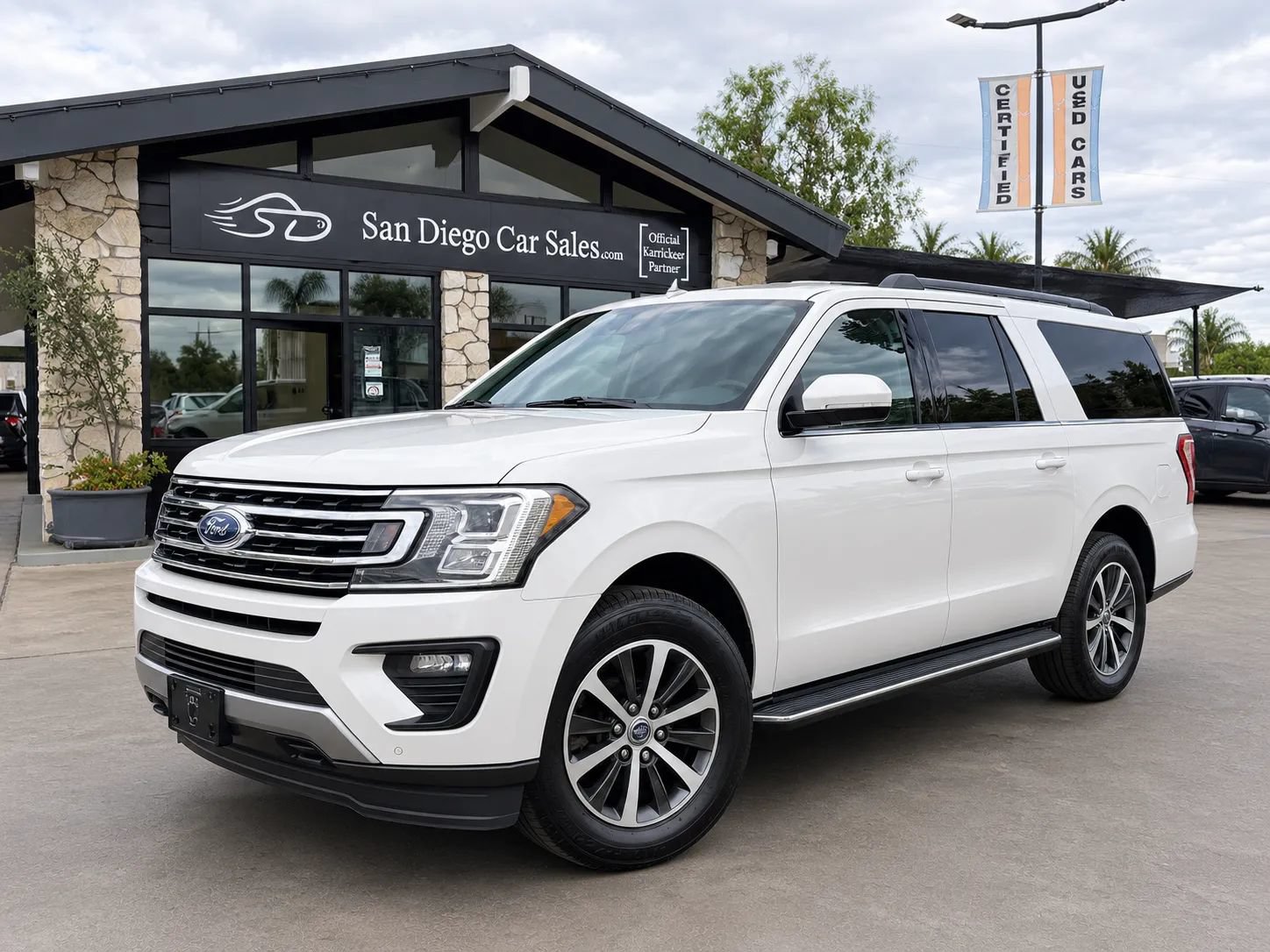 Used 2018 Ford Expedition Max XLT w/ Equipment Group 202A AWD/4WD image 1