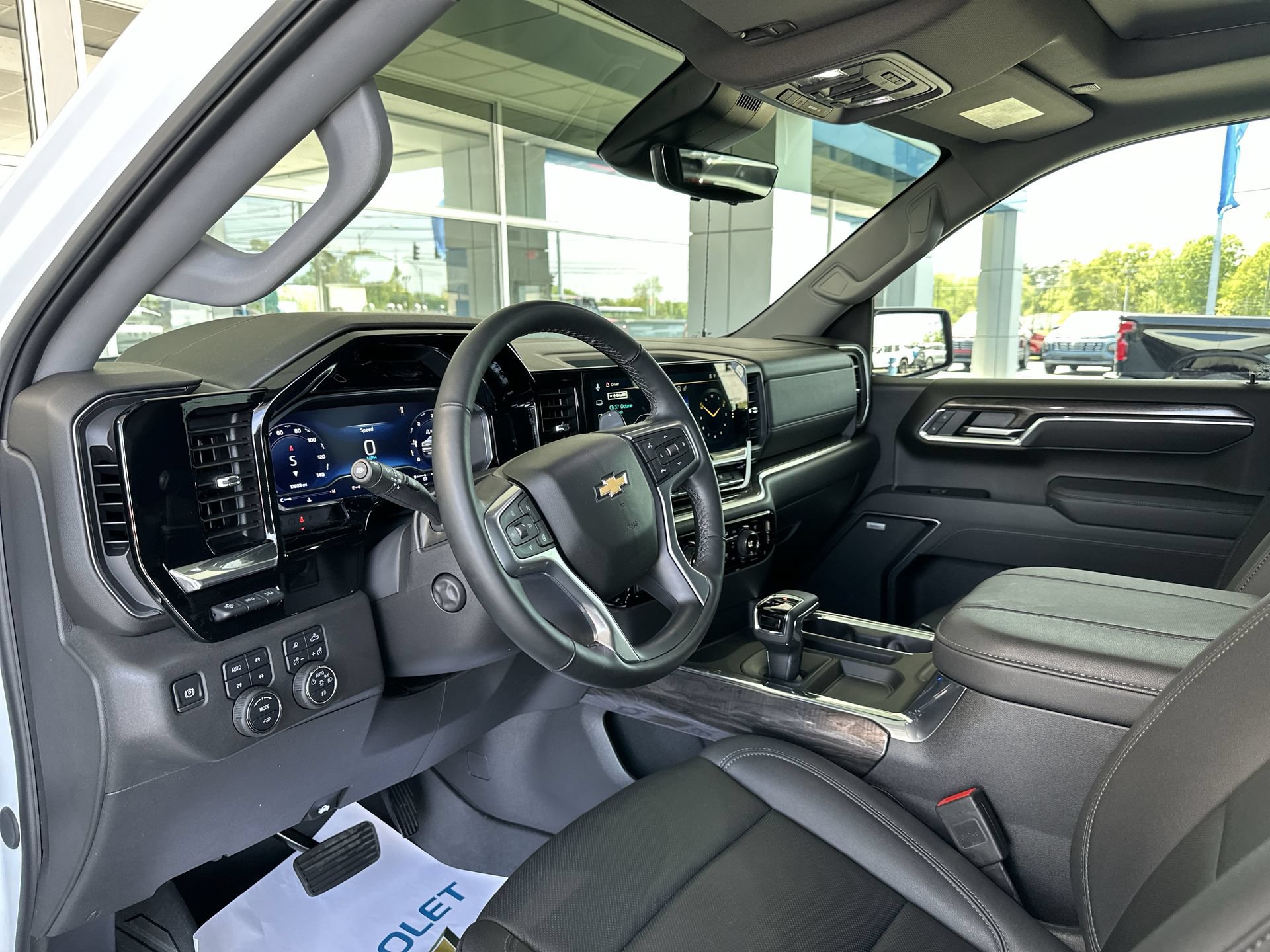 Used 2025 Chevrolet Silverado 1500 LTZ w/ LTZ Premium Package AWD/4WD image 10