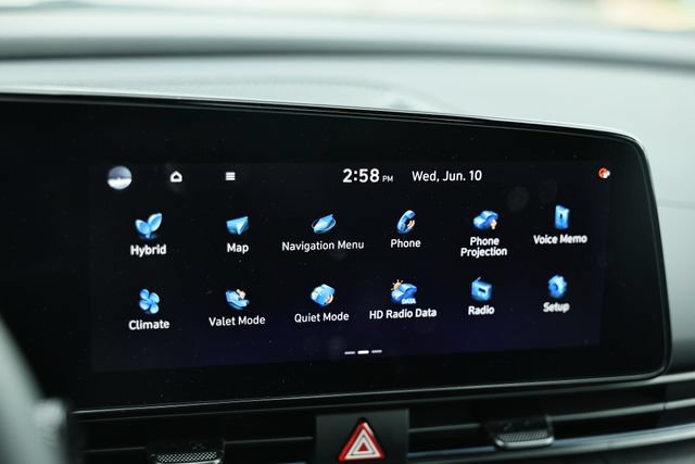 Certified 2025 Hyundai Elantra SEL FWD image 36