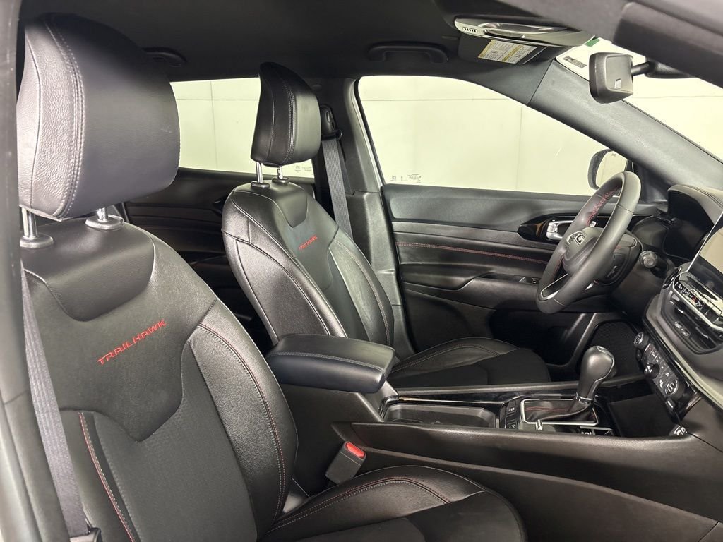 Used 2025 Jeep Compass Trailhawk AWD/4WD image 17