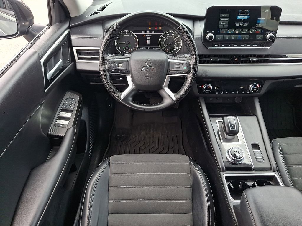 Used 2024 Mitsubishi Outlander SE Black Edition image 13