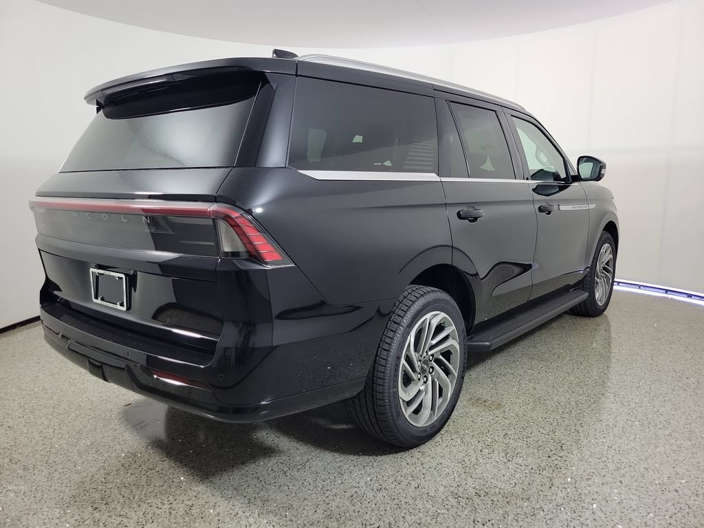 New 2027 Lincoln Navigator Premiere RWD image 4