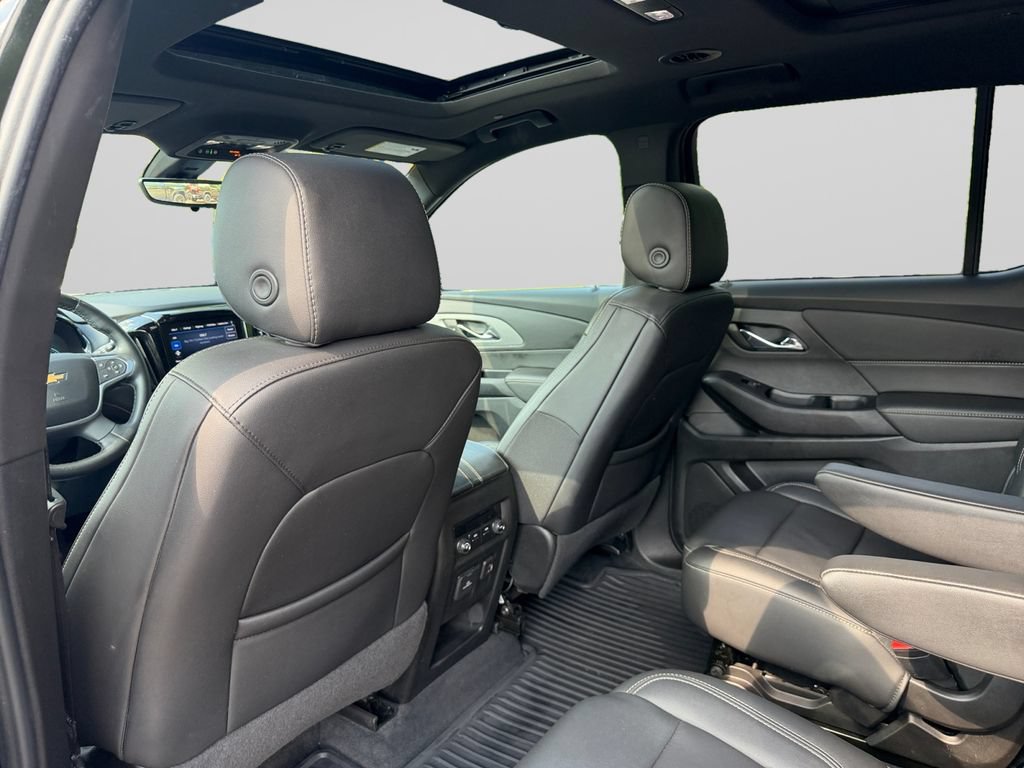 Used 2023 Chevrolet Traverse LT w/ LT Premium Package AWD/4WD image 14