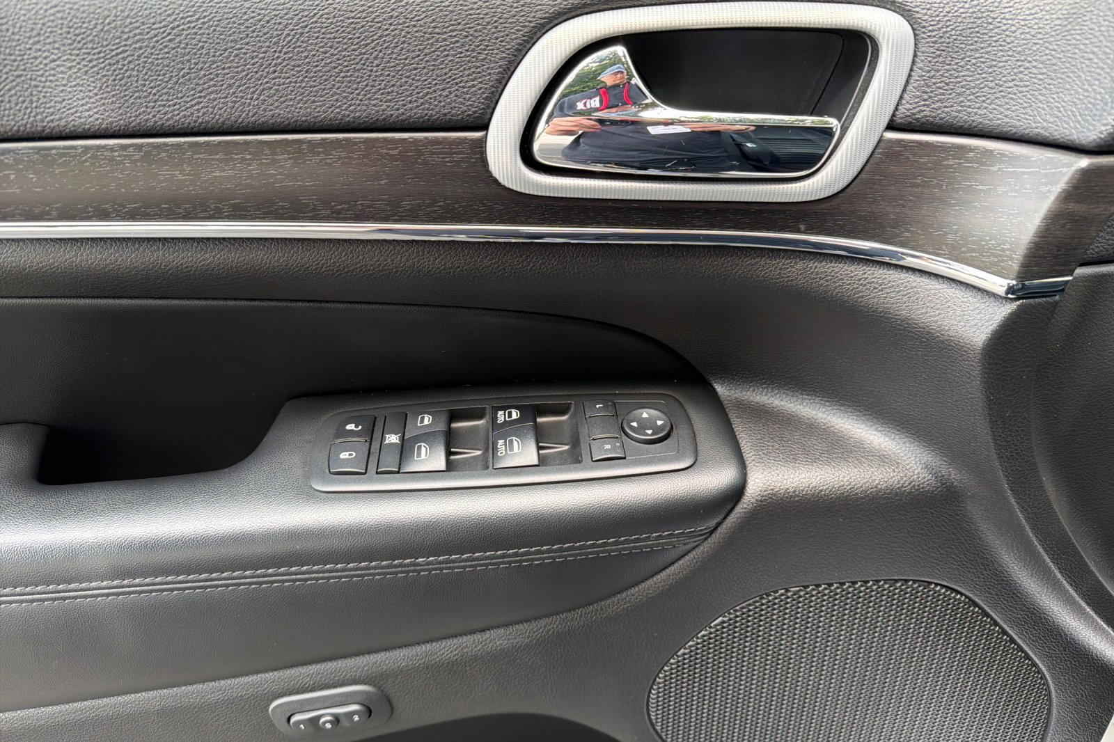 Used 2018 Jeep Grand Cherokee Limited image 12