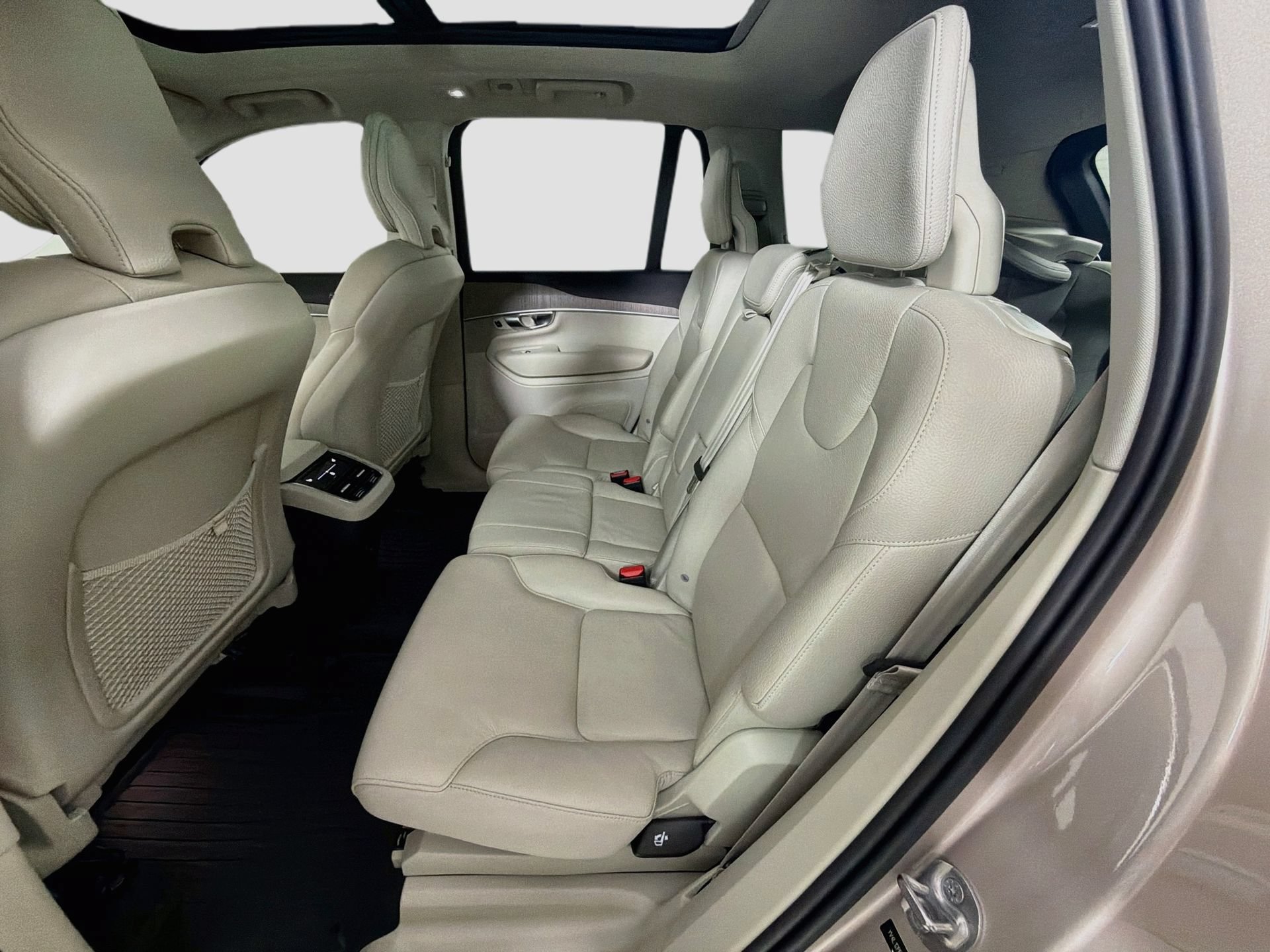 Certified 2024 Volvo XC90 B5 Plus AWD/4WD image 26