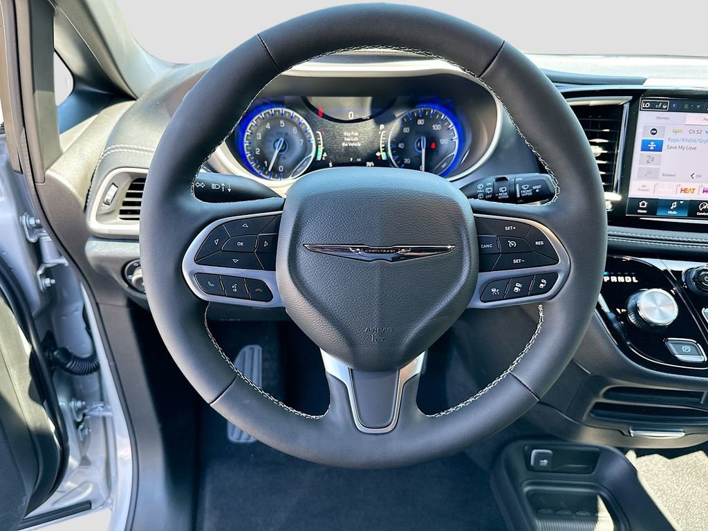 New 2026 Chrysler Pacifica Select FWD image 11