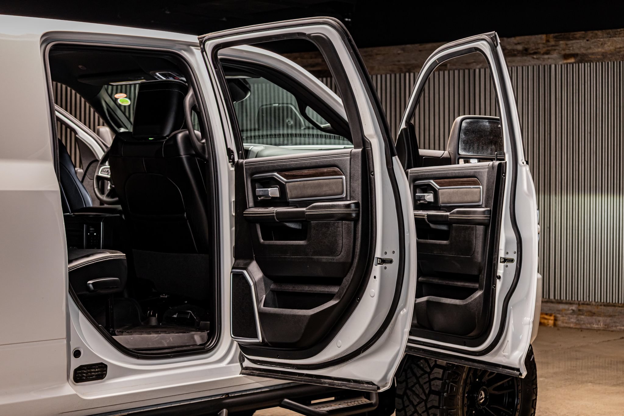 Used 2025 RAM 2500 Laramie w/ Night Edition AWD/4WD image 34