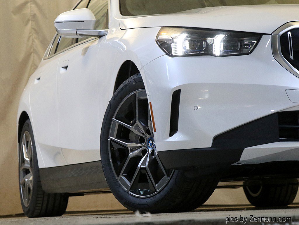 Used 2025 BMW i5 xDrive40 w/ Premium Package image 4