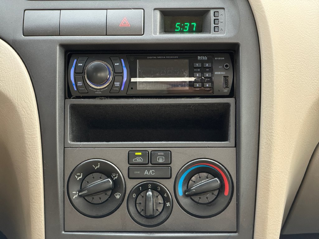 Used 2002 Hyundai Elantra GLS FWD image 11