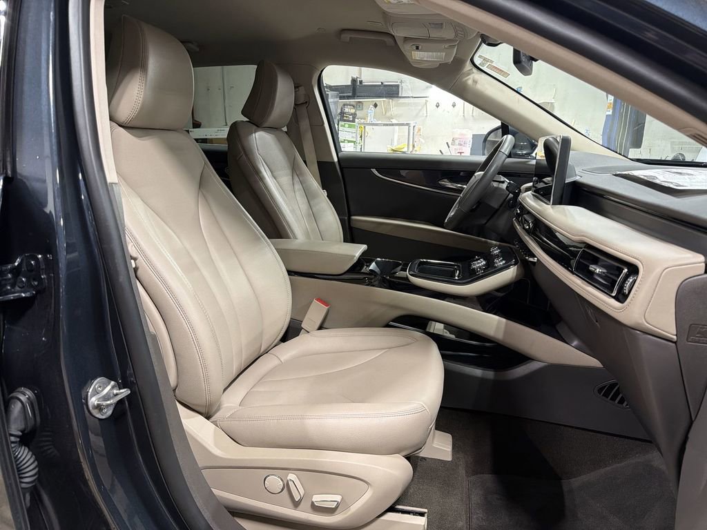 Used 2023 Lincoln Nautilus AWD w/ Premium Package image 28