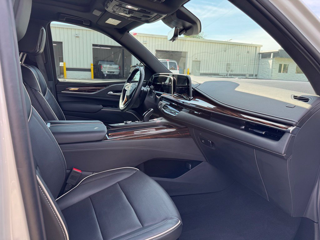 Certified 2024 Cadillac Escalade Premium Luxury w/ Performance Package AWD/4WD image 35