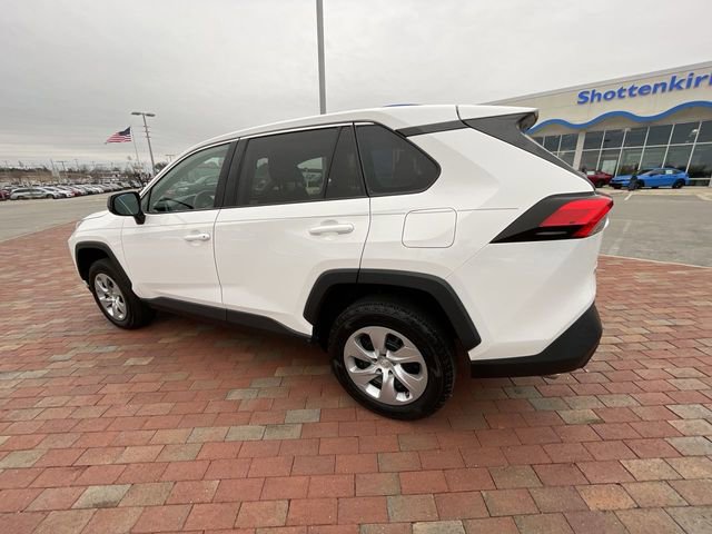 Used 2022 Toyota RAV4 LE FWD image 27