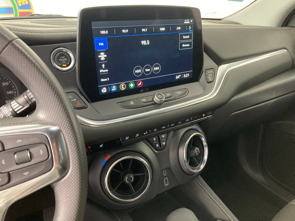 Used 2025 Chevrolet Blazer LT AWD/4WD image 2