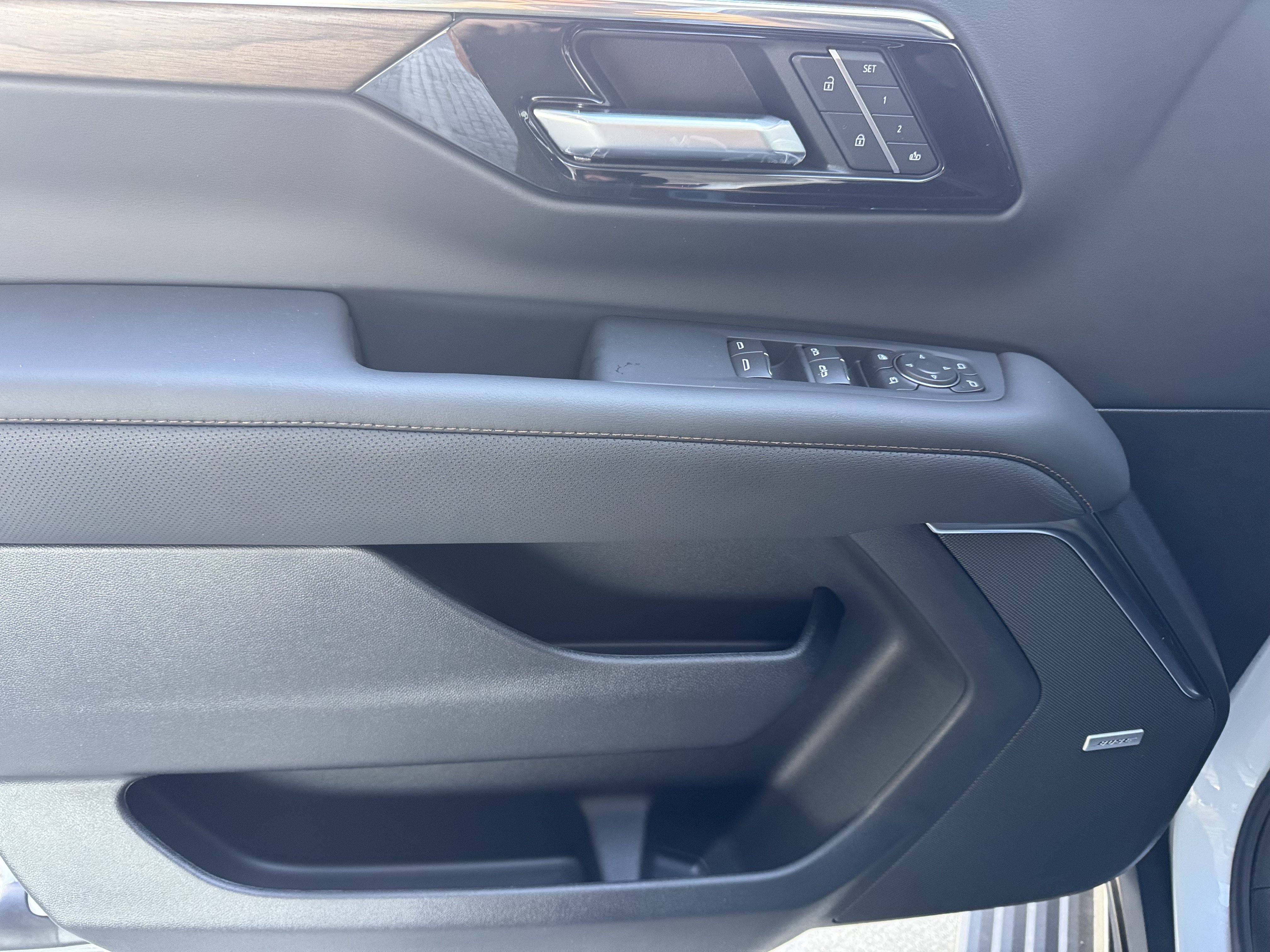 New 2026 Chevrolet Suburban High Country AWD/4WD image 9