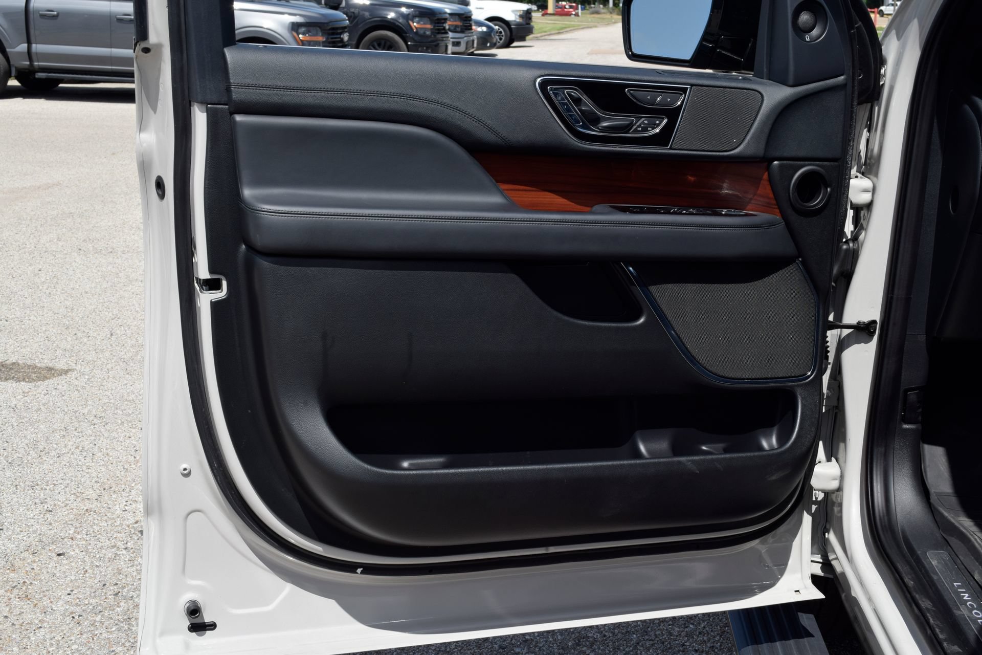 Used 2023 Lincoln Navigator Reserve RWD image 17