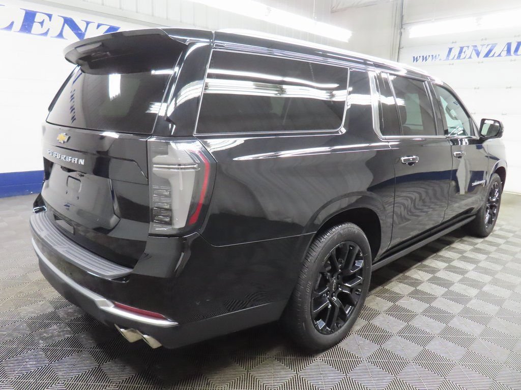 Used 2025 Chevrolet Suburban High Country AWD/4WD image 4