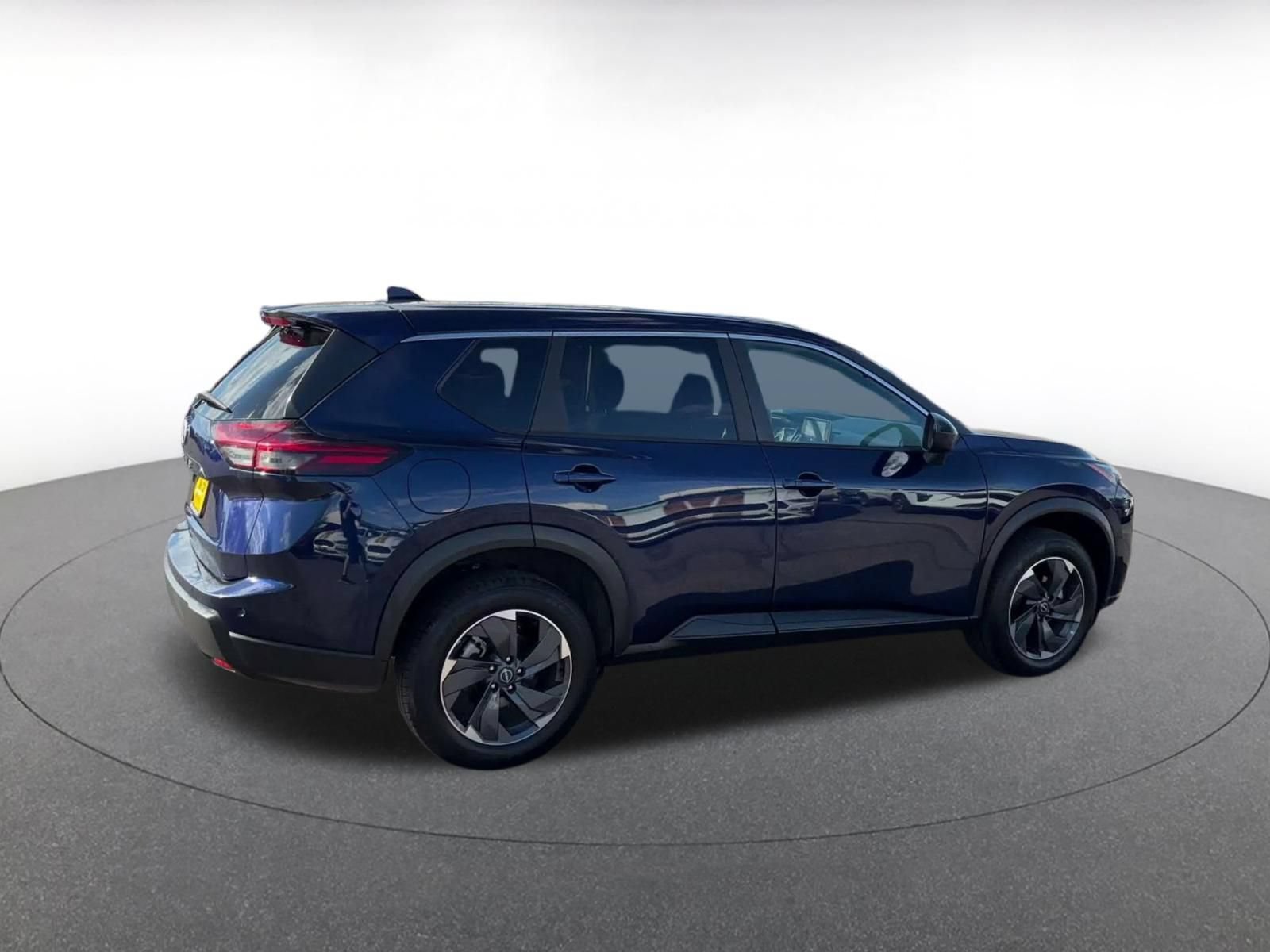 Used 2025 Nissan Rogue SV FWD image 14