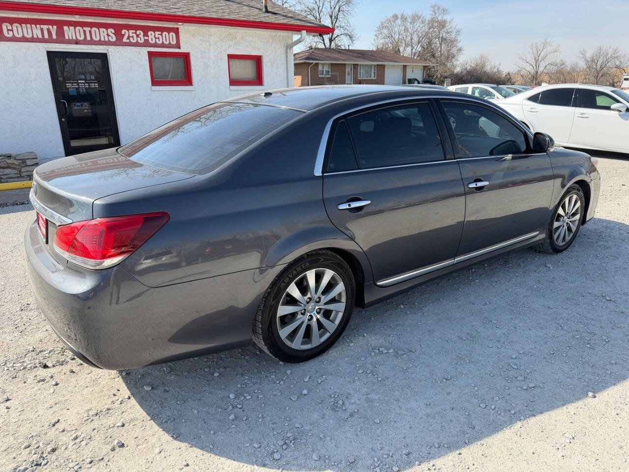 Used 2011 Toyota Avalon Limited FWD image 3