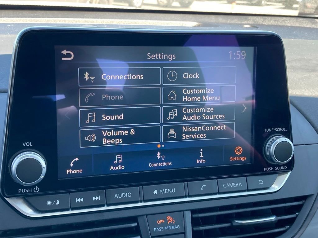 Used 2025 Nissan Altima 2.5 SV image 17