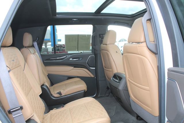 Used 2022 Cadillac Escalade Premium Luxury w/ LPO, Floor Liner Package AWD/4WD image 18