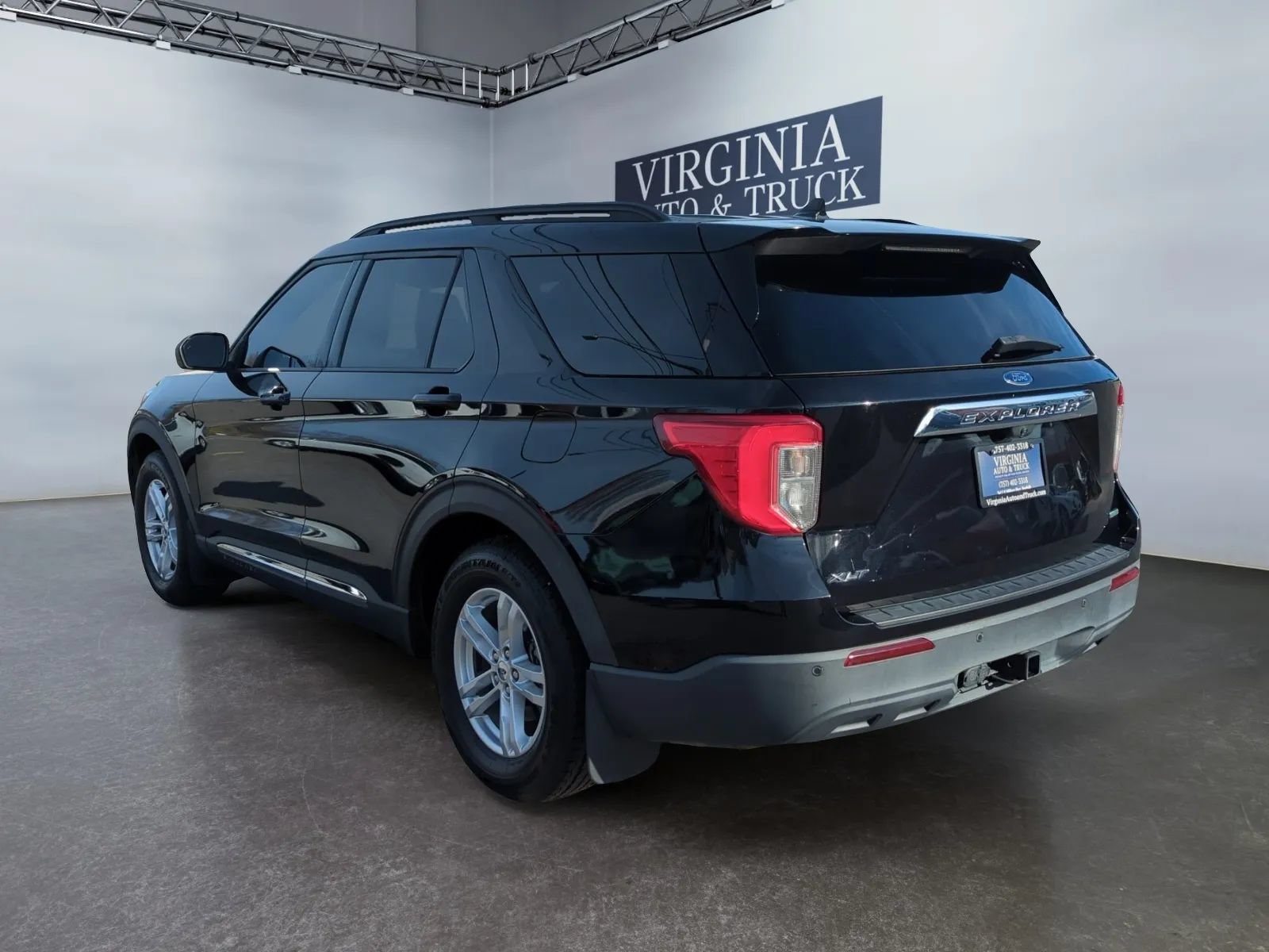 Used 2020 Ford Explorer XLT w/ Class III Trailer Tow Package RWD image 9