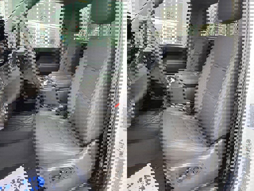 Used 2024 Chevrolet Silverado 2500 LT w/ Convenience Package image 4