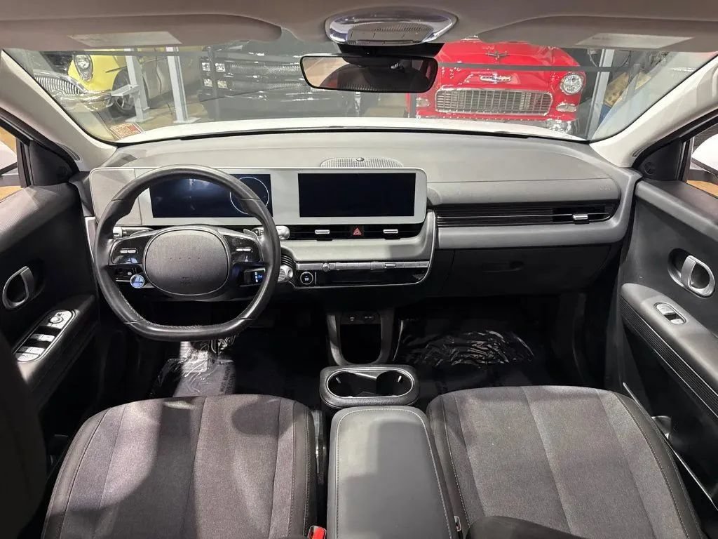 Used 2024 Hyundai Ioniq 5 SE AWD/4WD image 16