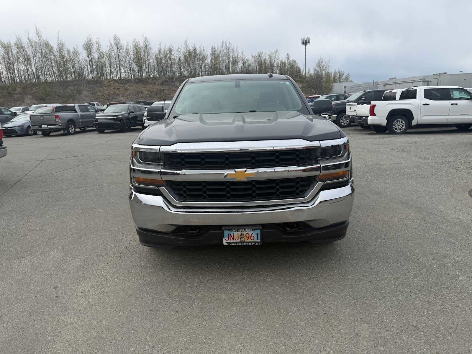 Used 2017 Chevrolet Silverado 1500 LT AWD/4WD image 4